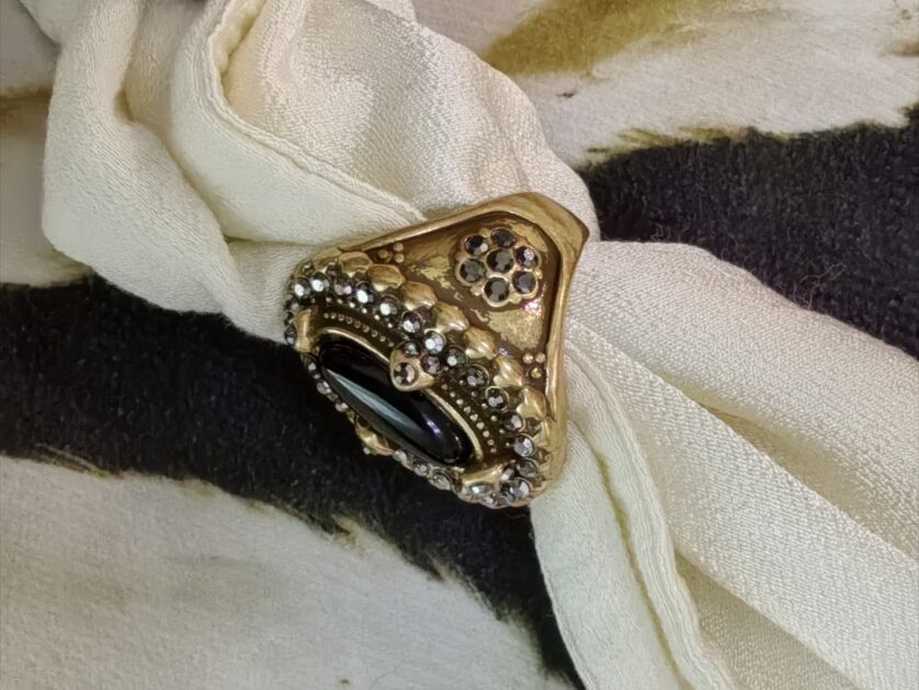 Black oval queen's ring - 图片 2
