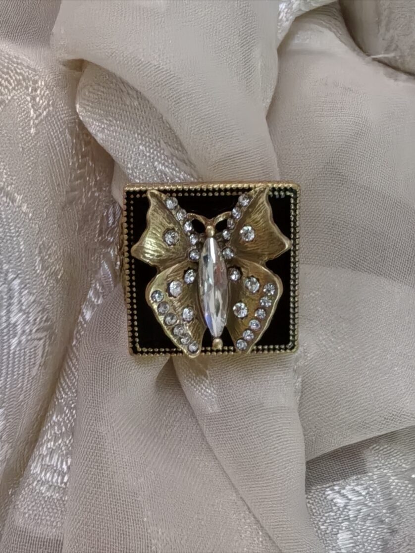 Square butterfly ring