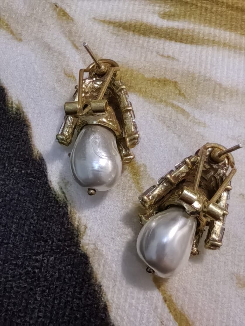 Rhinestone Pagoda Earrings - 图片 2